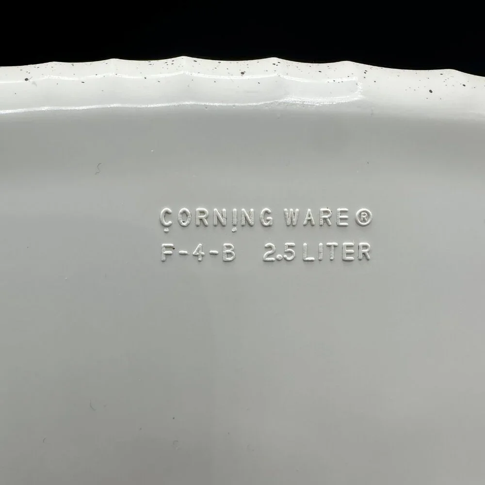 Vtg Corning Ware Oval Casserole F-4-B 2.5L French White Brown Ombre Ribbed